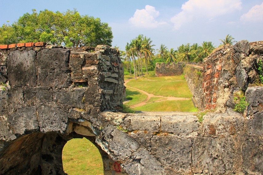 Benteng Speelwijk dibangun untuk mengantisipasi serangan rakyat Banten khususnya pengikut Sultan Agung Tirtayasa
