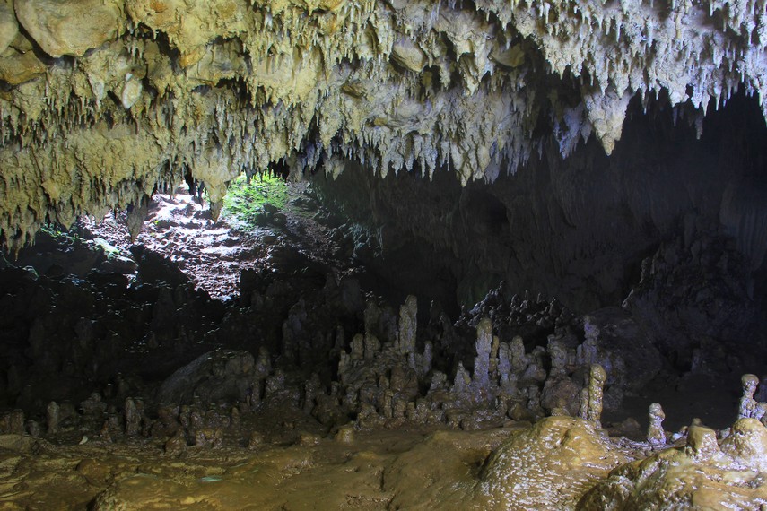 Bentuk stalagmit di sini terlihat unik, sekilas mirip stupa yang ada di Candi Borobudur