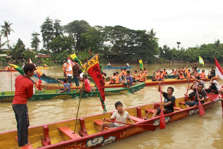 Lomba perahu naga sudah mengakar dan menjadi tradisi masyarakat peranakan di sekitar Sungai Cisadane