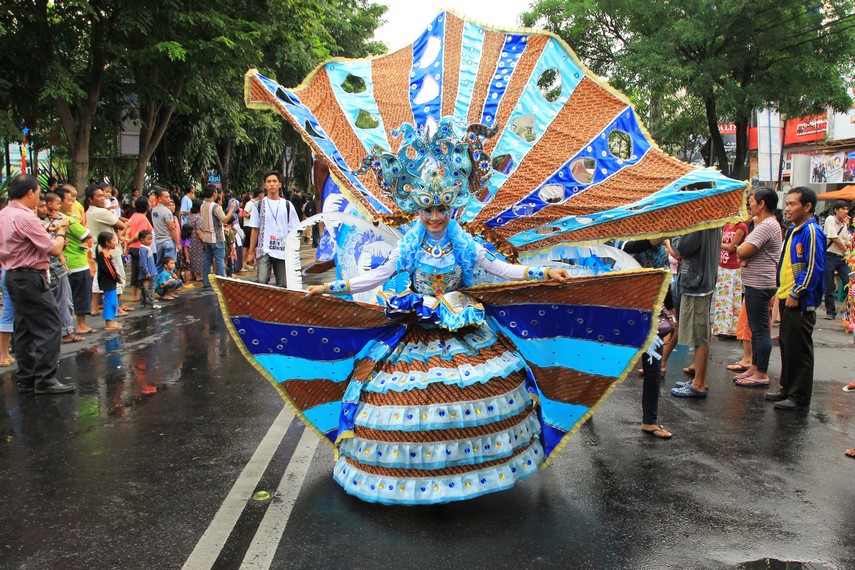 Solo Batik Carnival mulai diadakan pada tahun 2008. Acara ini merupakan parade kebudayaan di jalan