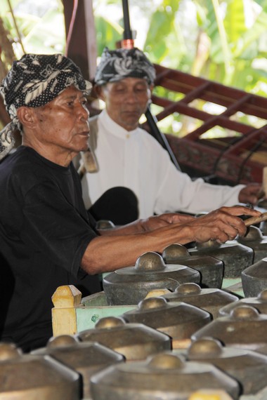 Kenong merupakan salah satu bagian dari kesenian gamelan Sunda