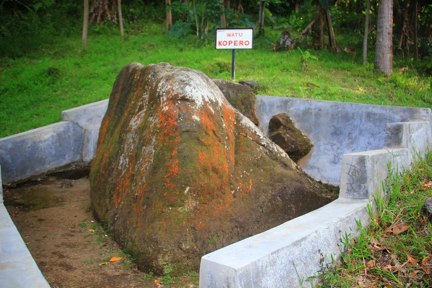 Watu Kopero menjadi tanda bahwa di tempat tersebut terdapat makam para leluhur suku Minahasa