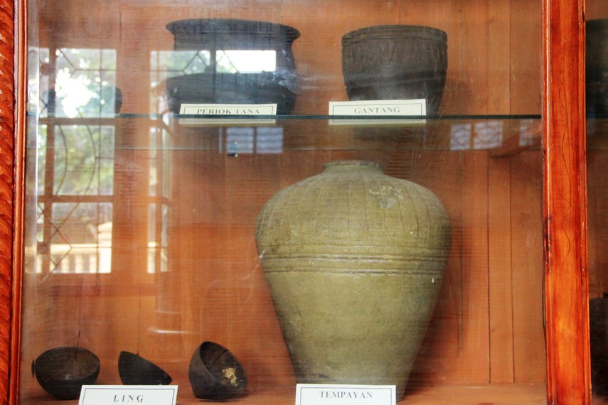Pengunjung dapat melihat seperti apa peralatan sehari-hari yang dahulu digunakan Kerajaan Badau