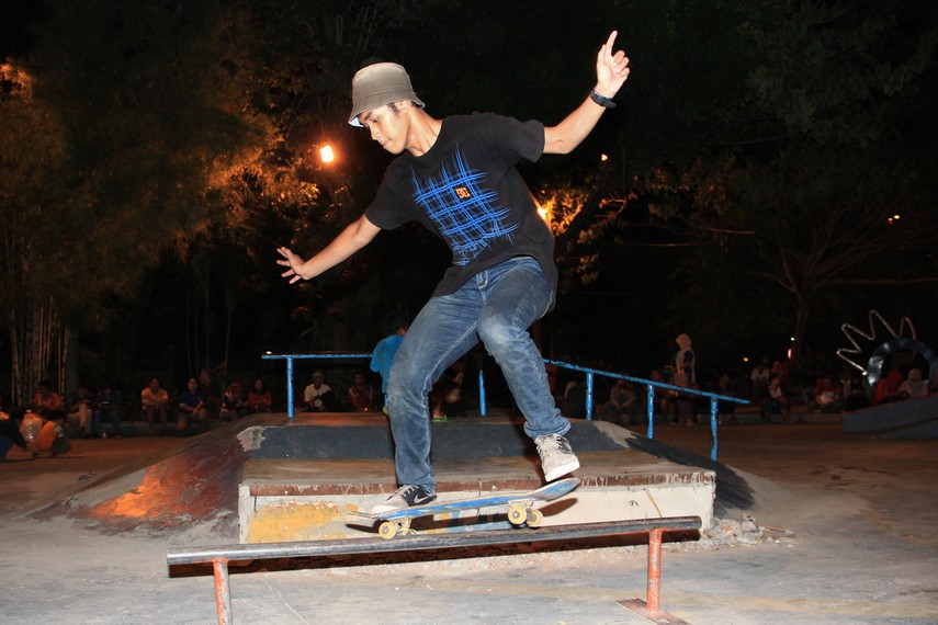Taman ini menjadi salah satu ajang tempat berkumpulnya anak muda di Surabaya karena dilengkapi dengan spot berlatih skateboard dan BMX