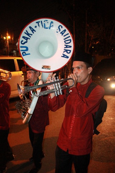 Di Jakarta tanjidor biasanya dimainkan 7 sampai 10 orang pemain musik