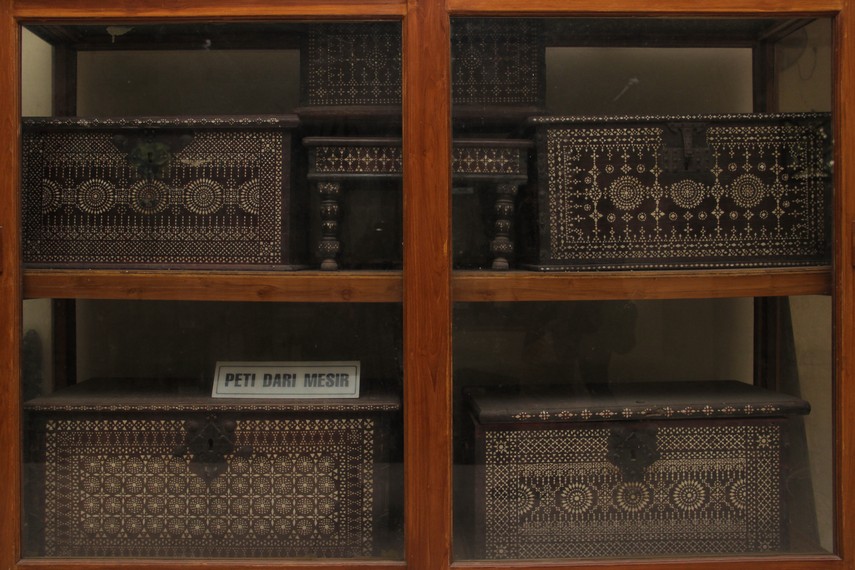 Kotak mesir yang dahulu digunakan Sunan Gunung Jati dan ibunda hijrah dari Mesir menuju Cirebon
