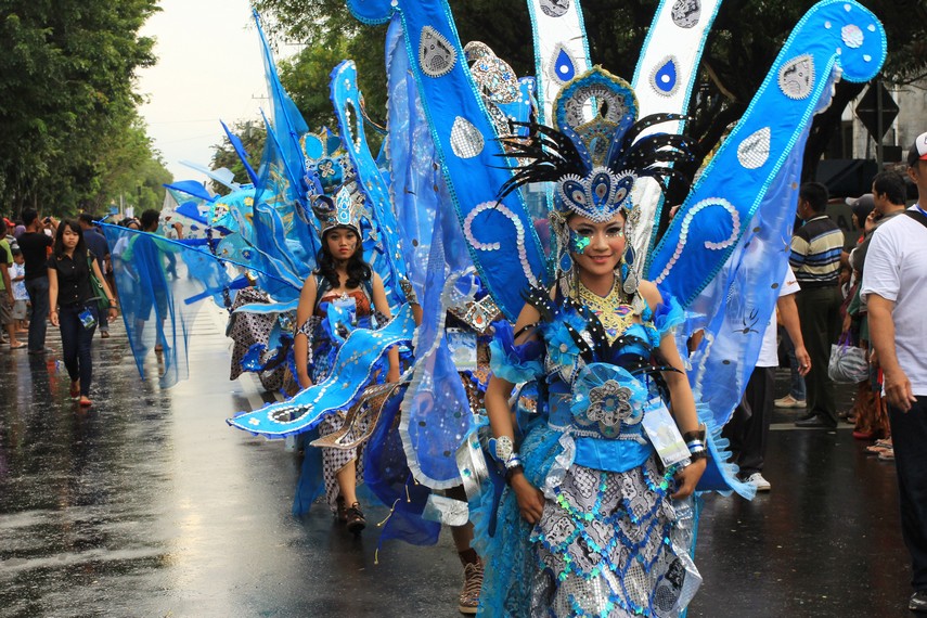 Solo Batik Carnival 2013 diadakan pada 29 Juni 2013 dengan mengusung tema Memayu Hayuning Bawono