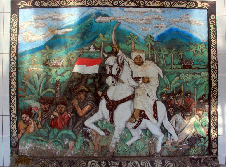 Lukisan heroik mengenai perjuangan Tuanku Imam Bonjol dalam memerangi kolonialisme Belanda