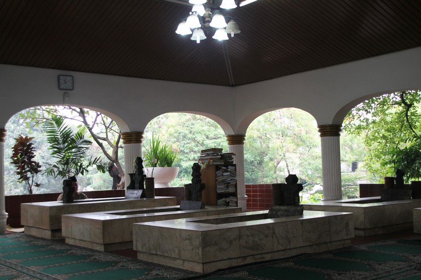 Makam Pangeran Jayakarta berada di sebuah pendopo berukuran 10x10 meter
