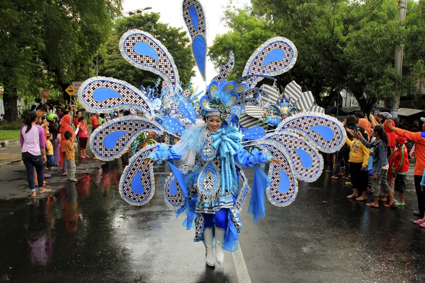 Tema air yang menjadi salah satu subtema yang diangkat dalam pagelaran Solo Batik Carnival 2013