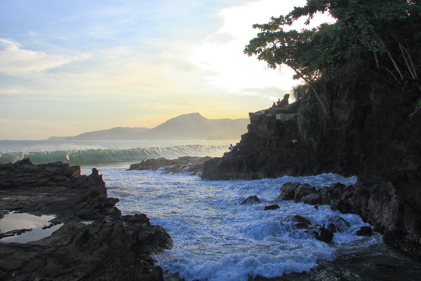 Di sekitar pantai Karang Hawu juga terdapat petilasan Ratu Nyi Roro Kidul yang menjadi penguasa Pantai Selatan Jawa