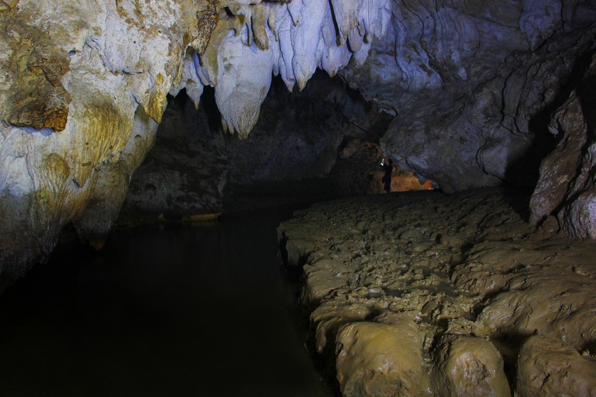 Daya tarik yang ditawarkan dari gua ini tentu saja jelajah gua dan bebatuan stalaktit dan stalakmit yang menghiasi isi dalam gua
