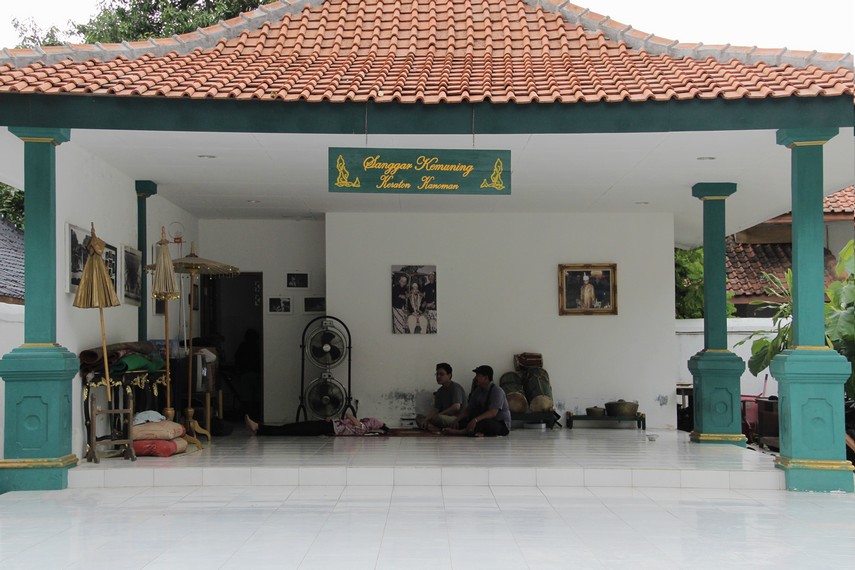Keraton Kanoman memiliki sanggar yang aktif dalam melestarikan budaya tradisonal khususnya Cirebon