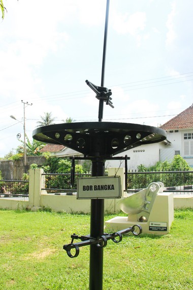 Monitor tambang semprot merupakan salah satu peralatan klasik yang tersimpan di Museum Timah Indonesia
