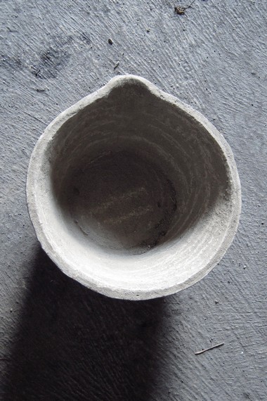 Tungku yang terbuat dari tanah liat ini digunakan sebagai wadah peleburan tembaga dan timah