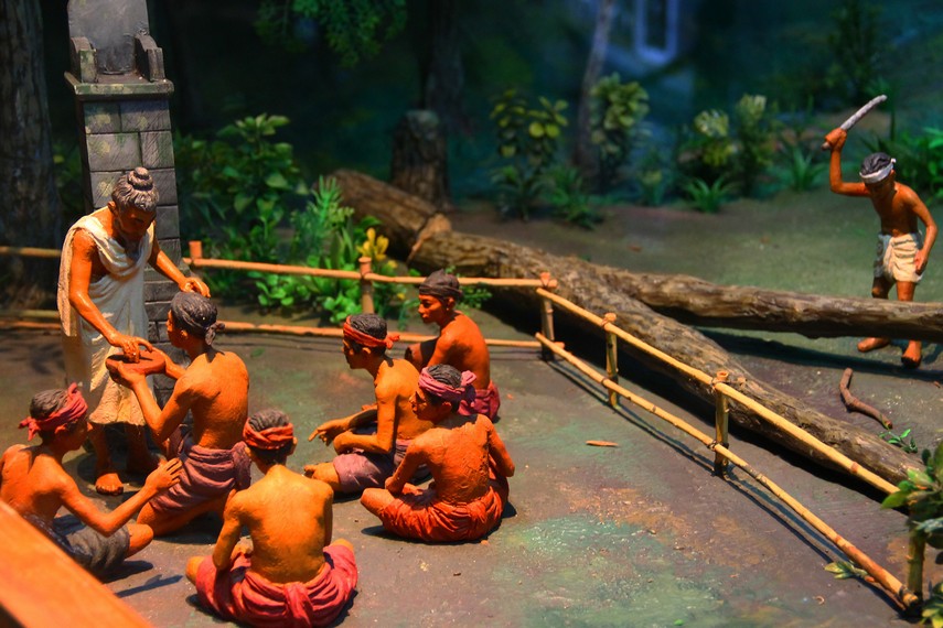 Salah satu diorama yang menggambarkan kedatangan seorang resi Hindu ke Pulau Bali