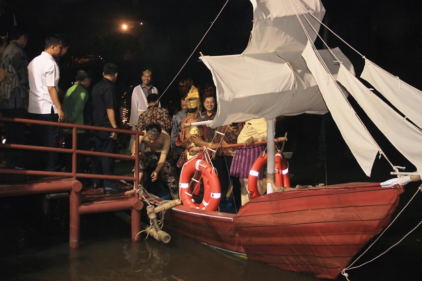 Teatrikal pelayaran Dapunta Hyang ke Sumatera Selatan sebagai cikal bakal dari kerajaan Sriwijaya