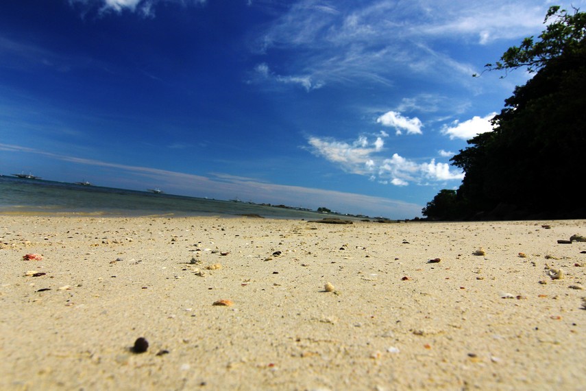 Pantai Bukit Berahu menjadi alternatif untuk dikunjungi setelah Pantai Tanjung Tinggi
