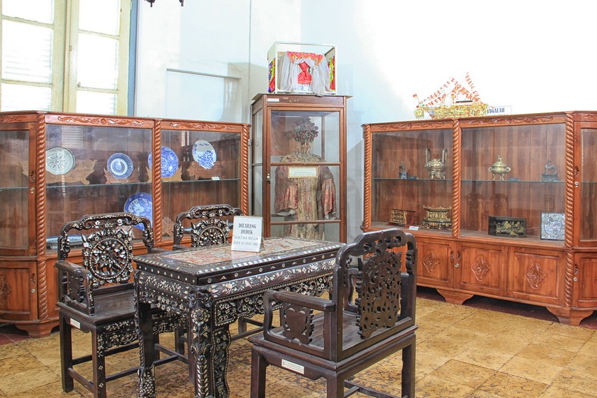 Salah satu ruang yang menyimpan keramik Cina di Museum Tanjung Pandan