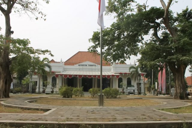 Belajar Membatik di Museum Tekstil
