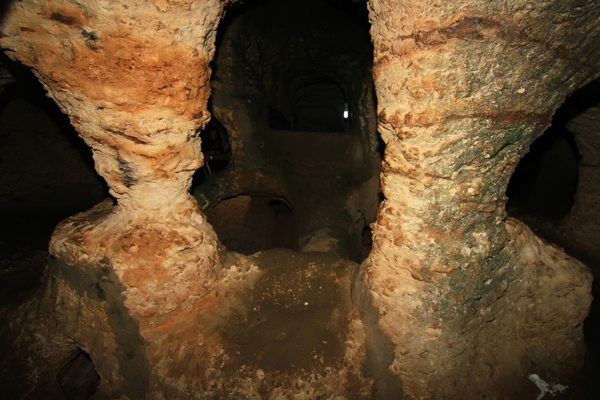 Kesunyian rumah bawah tanah ini telah mengundang turis asing untuk mencoba pengalaman menginap di dalamnya
