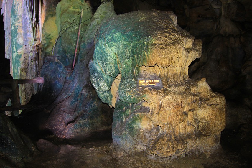 Beberapa bagian gua memiliki bentuk yang unik sehingga diberi nama sesuai bentuknya, salah satunya batu ratapan ibu