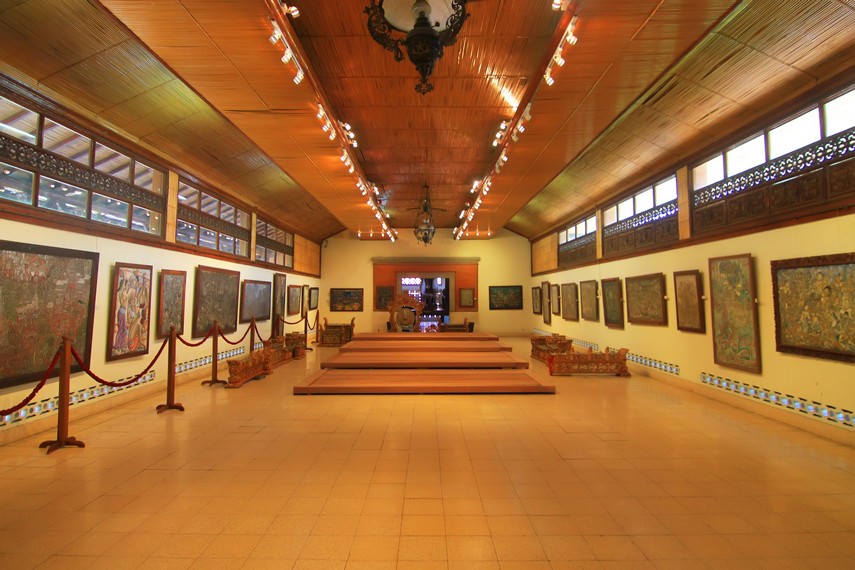 Ruang pamer lukisan di gedung pameran Mahudara Mandara Giri