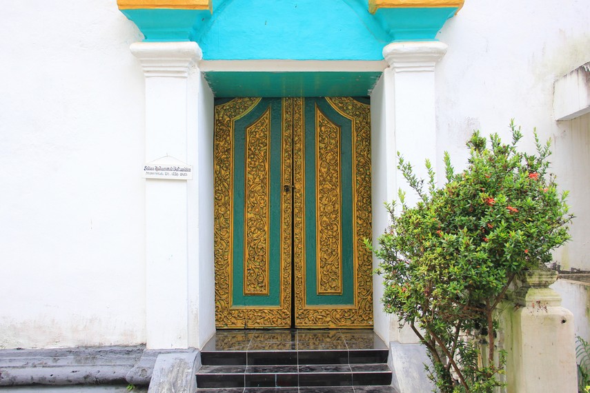 Makam ini dibangun bersamaan dengan pembangunan Masjid Agung Palembang