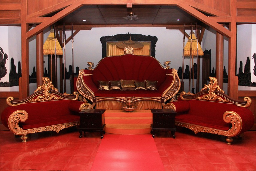 Paseban Tri Panca Tunggal digunakan sebagai padepokan dan mengembangkan seni dan budaya khususnya Sunda