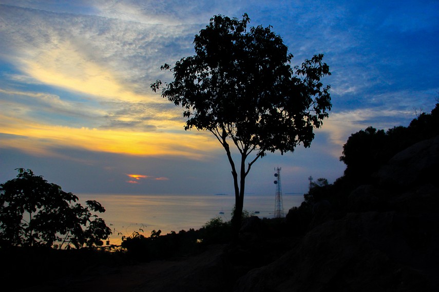Pemandangan sunset dari Bukit Joko Tuwo menjadi salah satu sajian indah bagi pengunjung