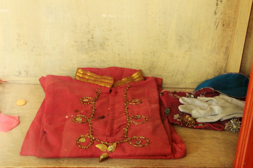 Tidak hanya peralatan rumah tangga, namun juga pakaian yang pernah dikenakan tentara Kerajaan Badau tersimpan di Museum Badau