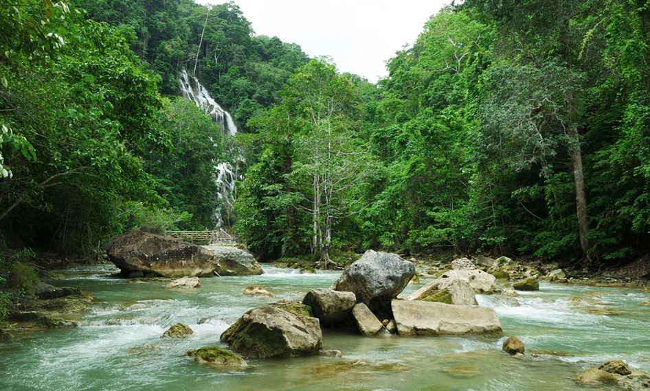 Air terjun Lapopu juga terkenal sebagai lokasi syuting film Pendekar Tongkat Emas yang dibintangi oleh Nicholas Saputra