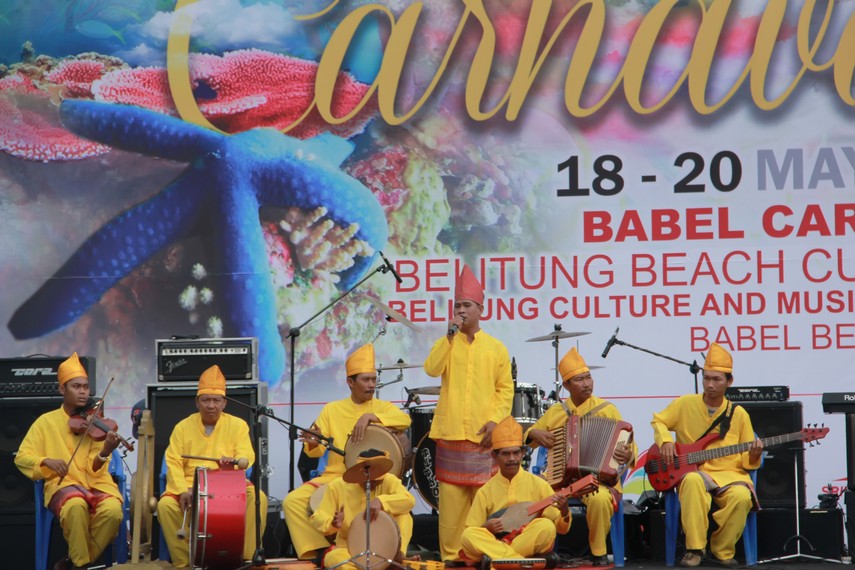 Alunan musik gambus khas melayu menjadi pengiring tari sekapur sirih dalam festival yang diadakan dari tanggal 18 hingga 20 Mei 2013 ini