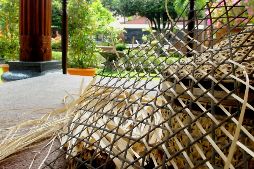 Anyaman Bambu  di Tengah Zaman Plastik Indonesia Kaya