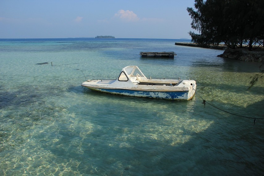 Pulau Gusung Pandan menjadi pulau yang tepat untuk mencari kesunyian sambil memandangi laut lepas