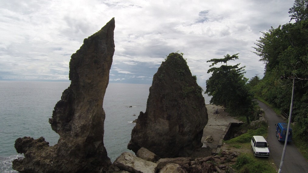 Batu Layar yang menjadi salah satu ikon wisata Ambon