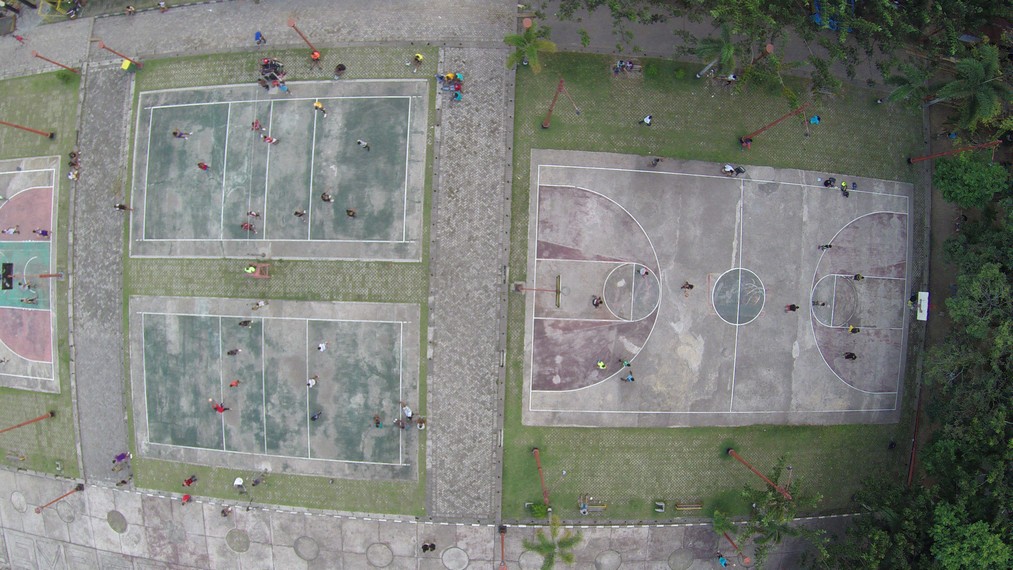 Berbagai Aktifitas Olahraga di Taman Pattimura