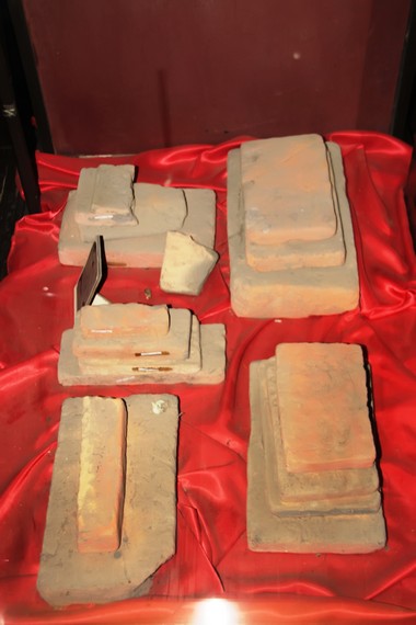 Berbagai batu peninggalan kebudayaan masyarakat Benteng Somba Opu
