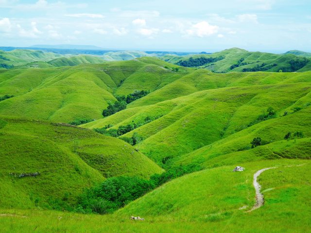 Menelusuri Kepingan Surga yang Terhampar di Perbukitan Wairinding