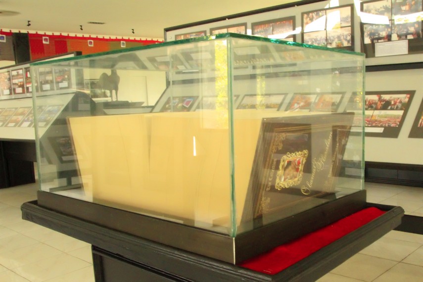 Buku dengan halaman terbanyak yang terdapat di Museum Rekor Indonesia