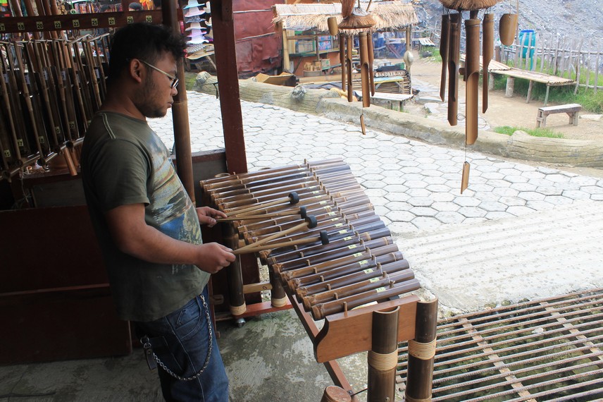 Calung Alat Musik Yang Menghasilkan Harmoni Indah Indonesia Kaya