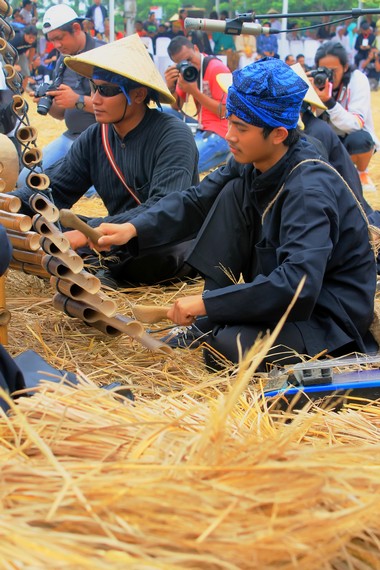 Calung renteng biasa dimainkan saat suku Banten Kidul sedang melakukan ritual yang menyangkut pertanian