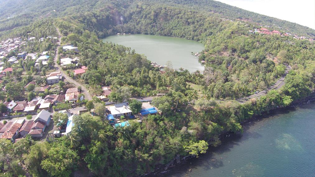 Danau Ngade dilihat dari ketinggian