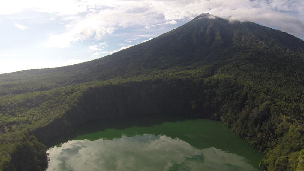 Danau Tolire dilihat dari ketinggian