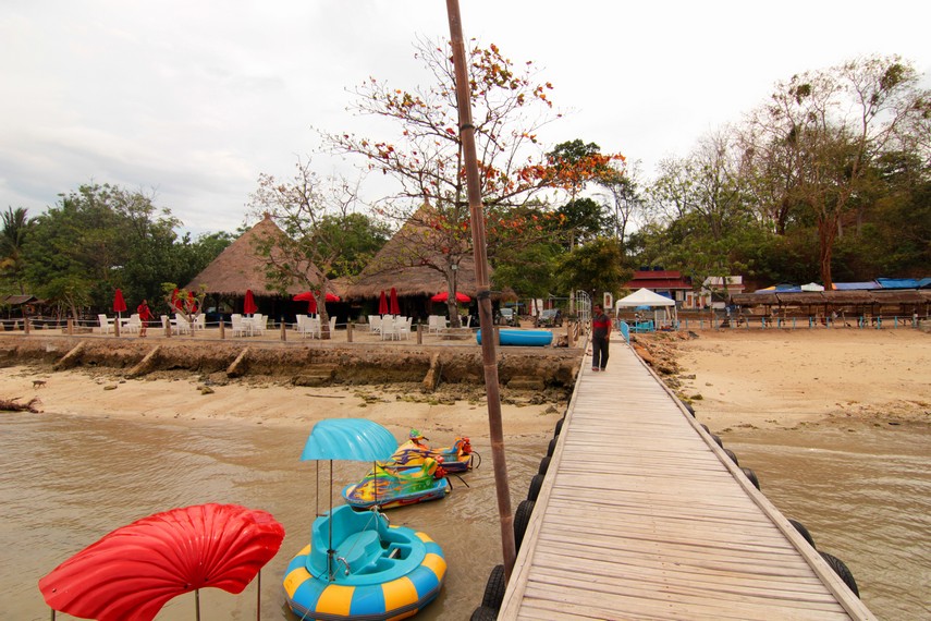 Dermaga Pantai Mutun siap menyambut pengunjung yang ingin mencoba sensasi permainan air dipantai ini