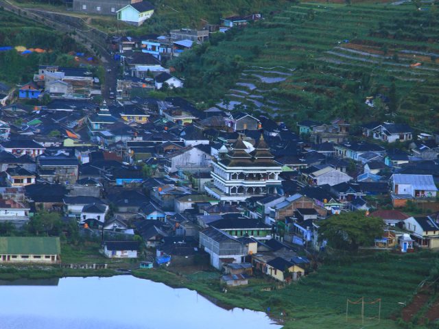 Hangatnya Masyarakat Desa Tertinggi di Pulau Jawa