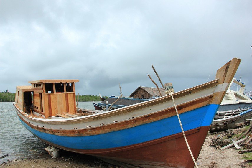 Di Situs Dockyard, pengunjung dapat melihat pembuatan kapal-kapal nelayan