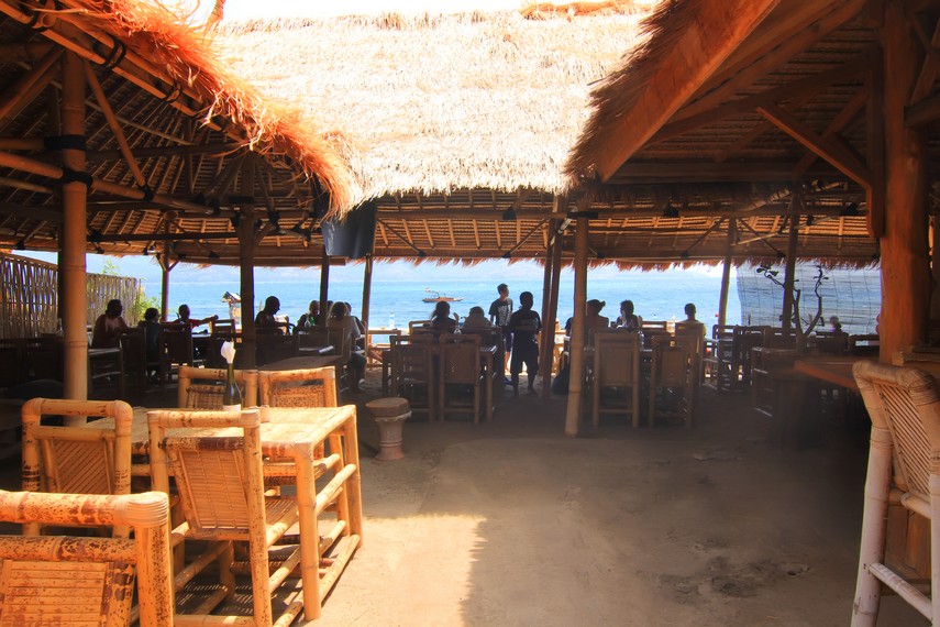 Gili Air dilengkapi restoran yang menyediakan berbagai makanan Eropa, Asia, hingga khas Indonesia