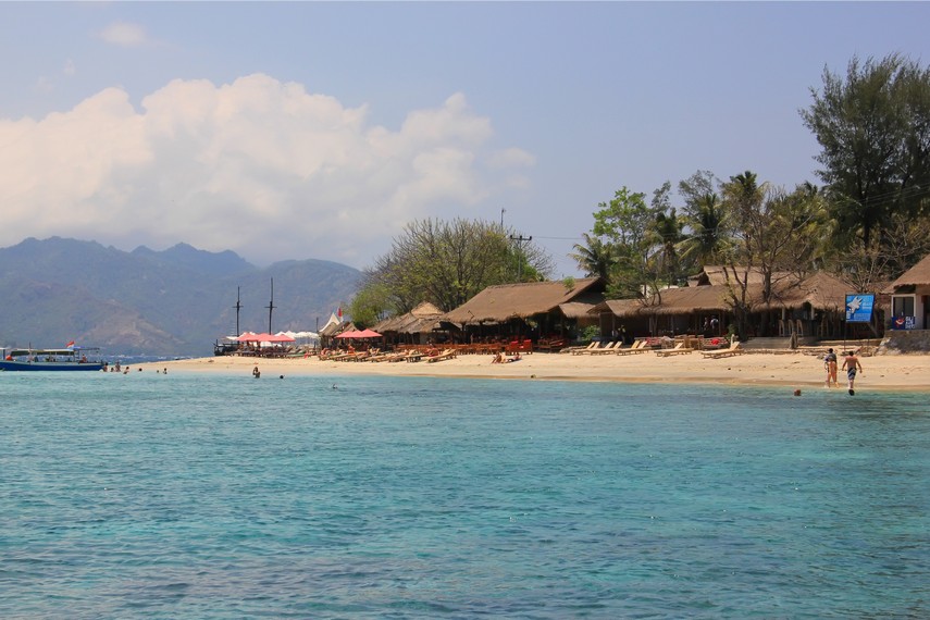 Gili Air terletak di Kabupaten Lombok Utara, Nusa Tenggara Barat