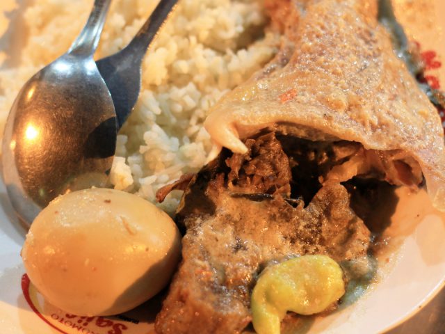 Cakar yang Terbuang Jadi Menu Andalan di Gudeg Cakar Margoyudan